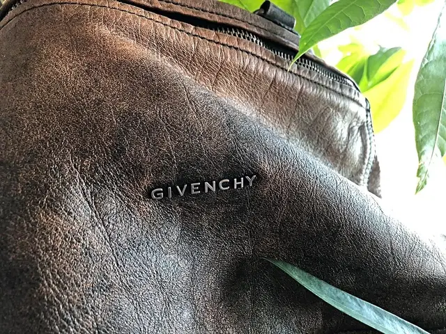 지방시 판도라 가방 GIVENCHY PANDORA Bag