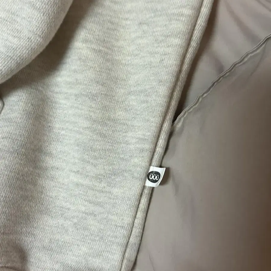 이스트쿤스트 로고 후드티 uuu logo pull over hoodie