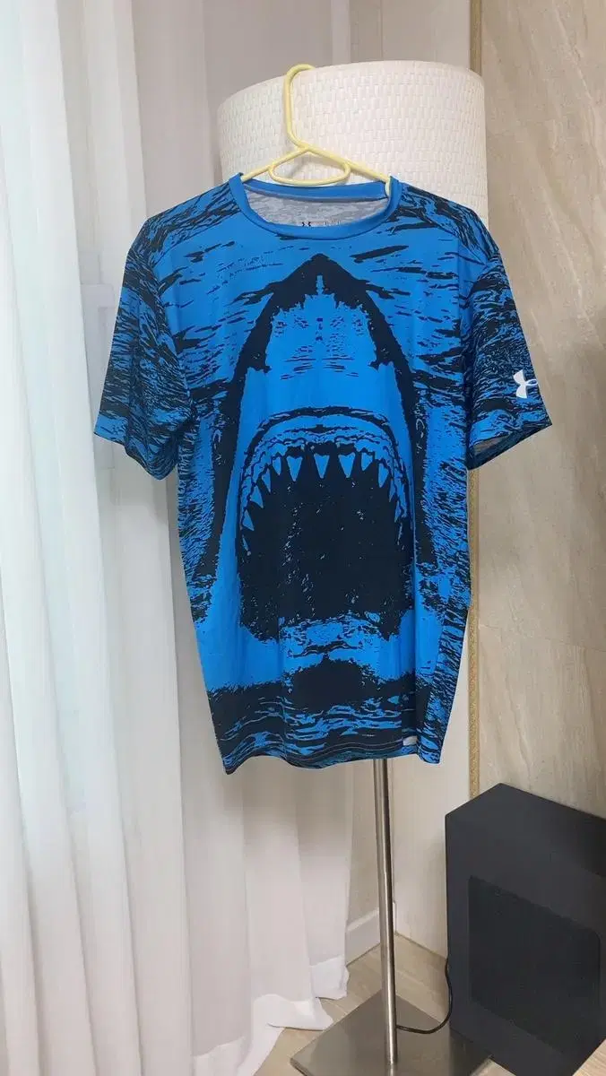 Under ArmourShark Short Sleeve