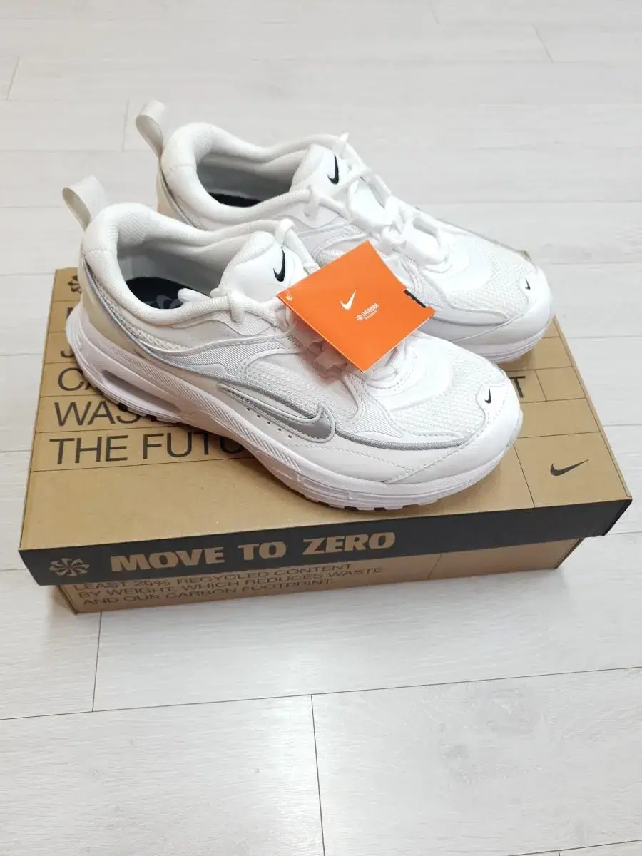 (230)(W)Nike Air Max Bliss Triple White[Daejeon direct trade also available]