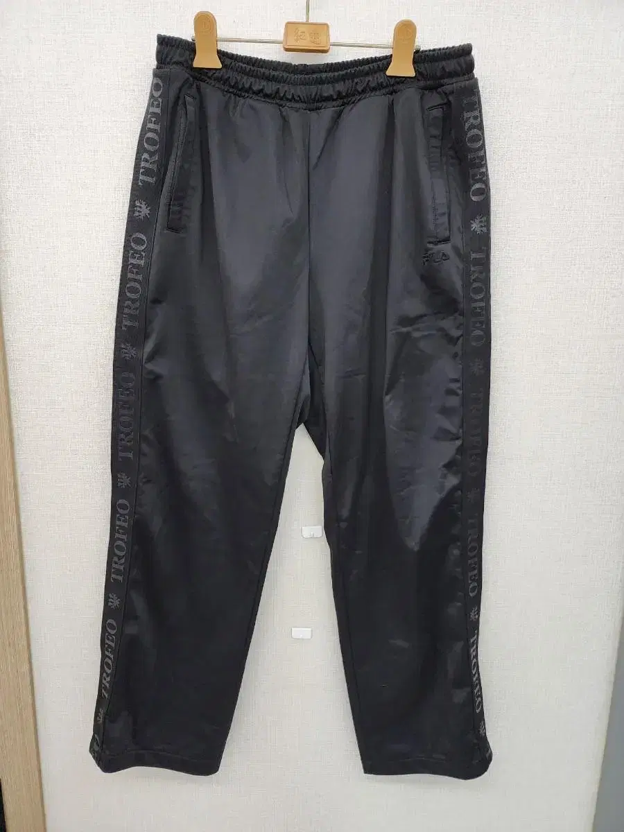 Wheela/Training/Characteristics/Pants/XL