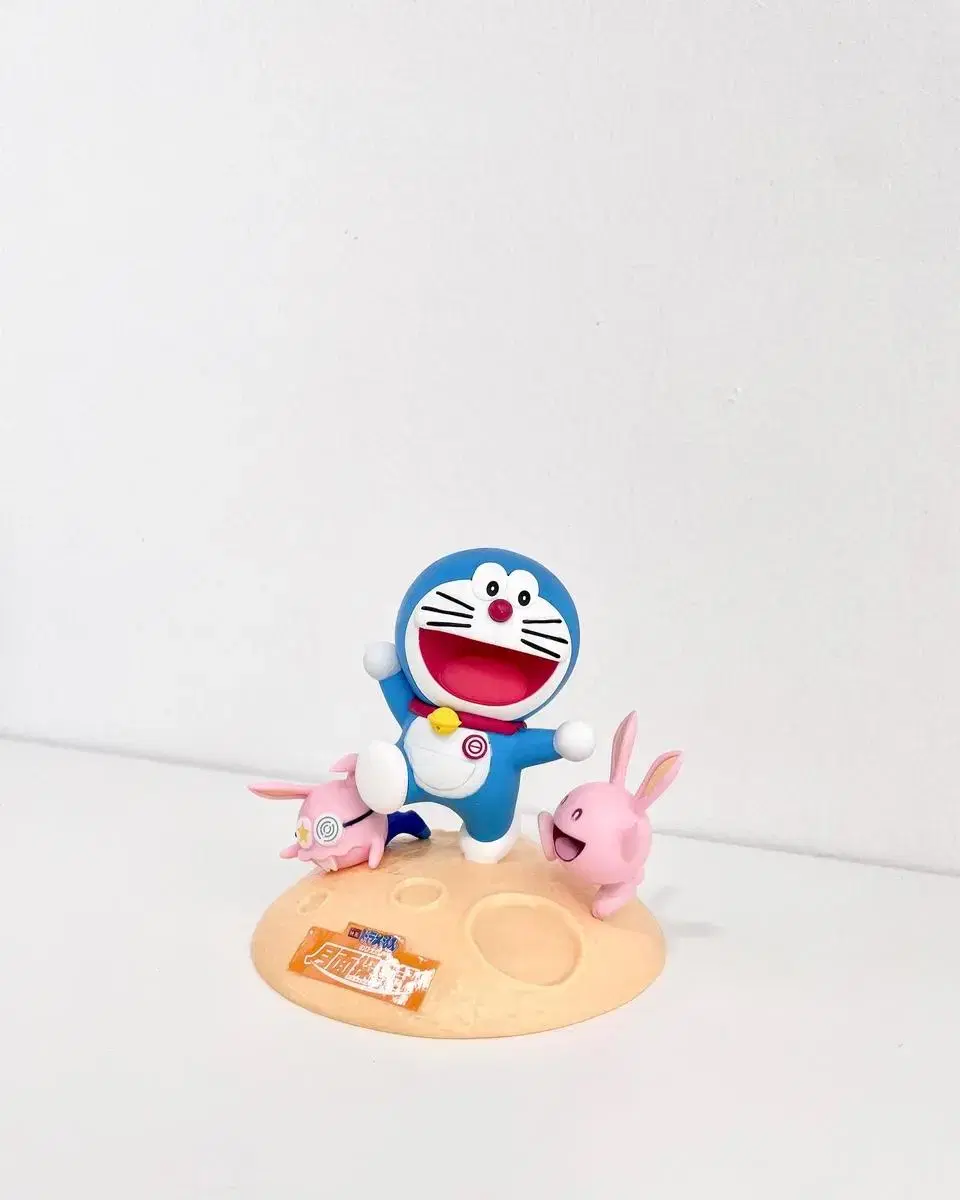 Doraemon Figurine Moon Rover