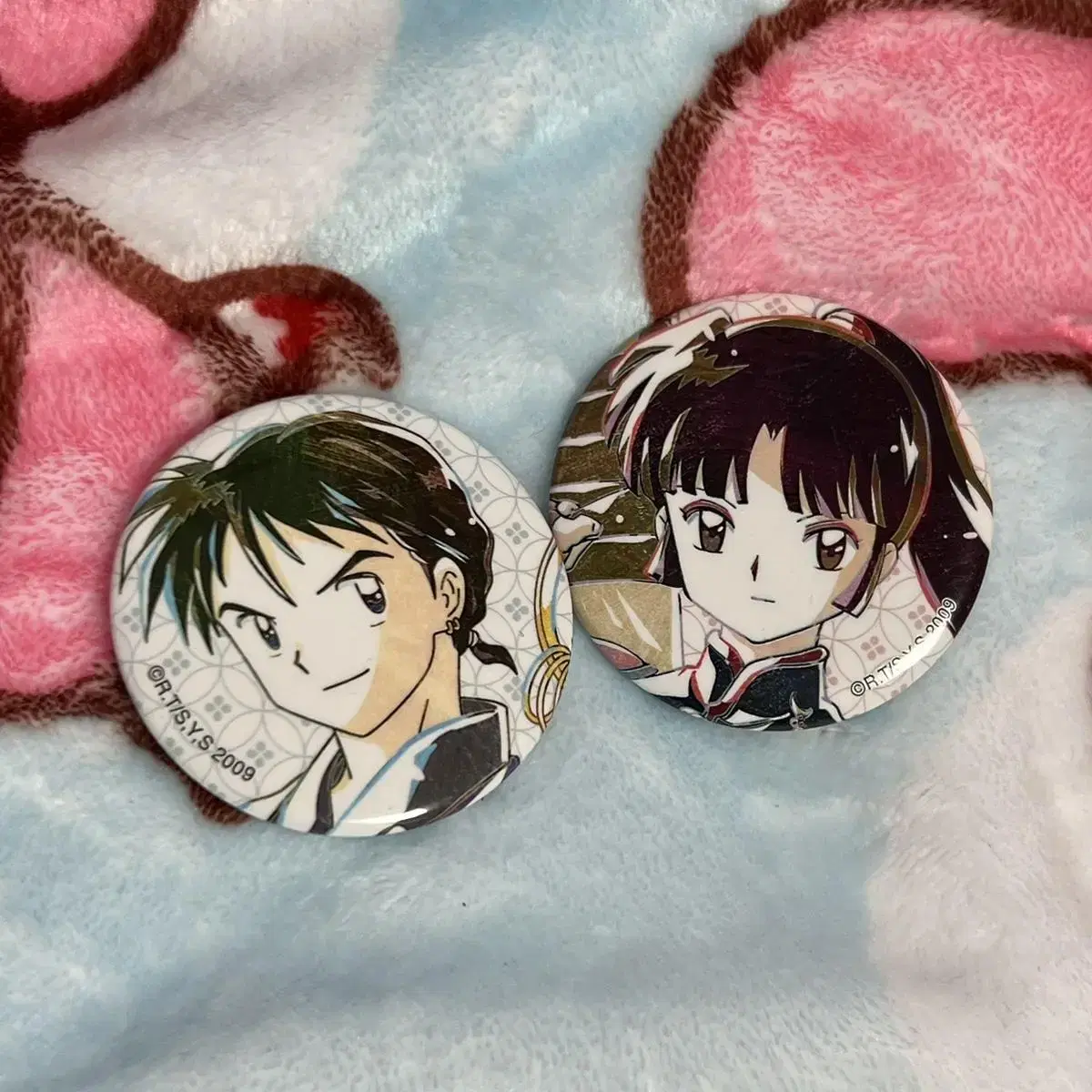 Inuyasha Maitreya, Sango, Kagura, and Kirara can badges.