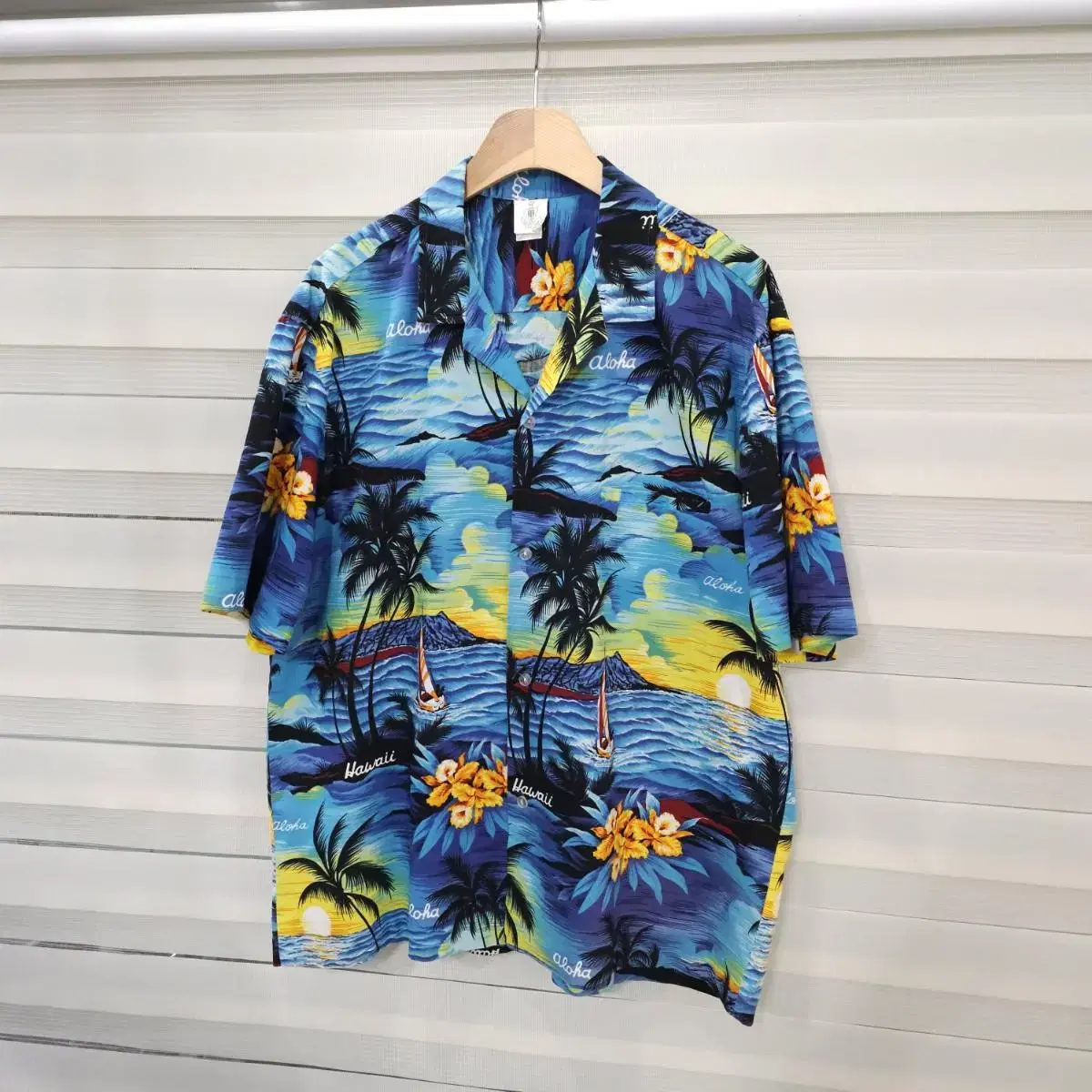 American version of RORAL CREATIONS Hawaiian shirt - around 105