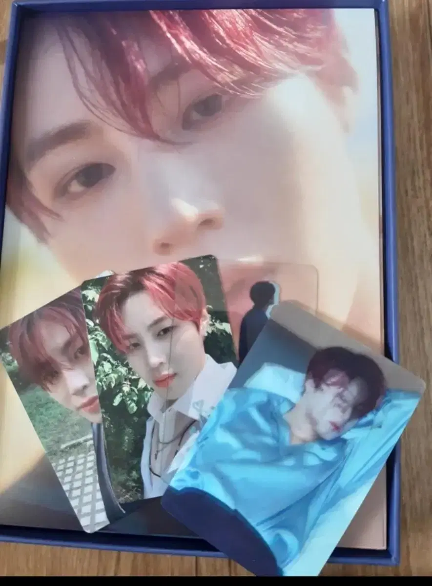 Sungwoon Ha sells albums.