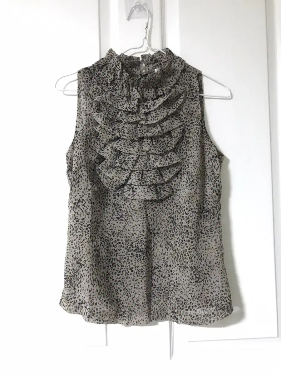 Valley Girl Leopard Sleeveless Blouse