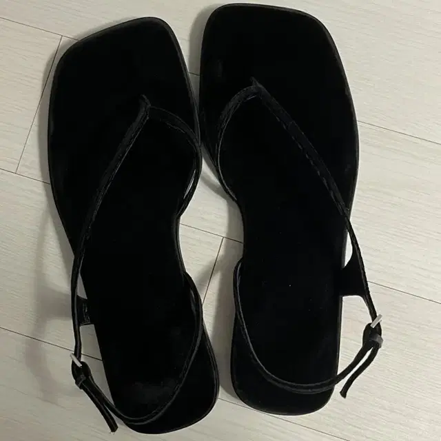 러브디자인컴퍼니 쪼리 샌들 Velvet Strap Sandals