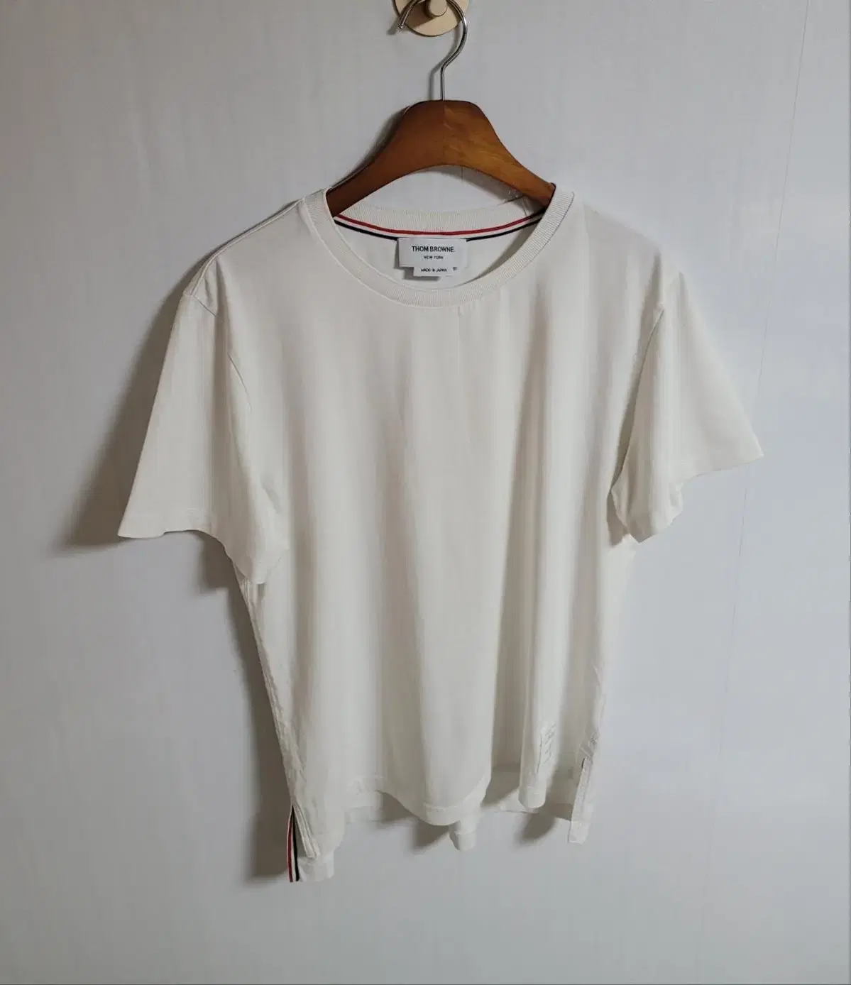 Thom Browne White Three-Seam Short-Sleeved T-Shirt 2 MJS067A