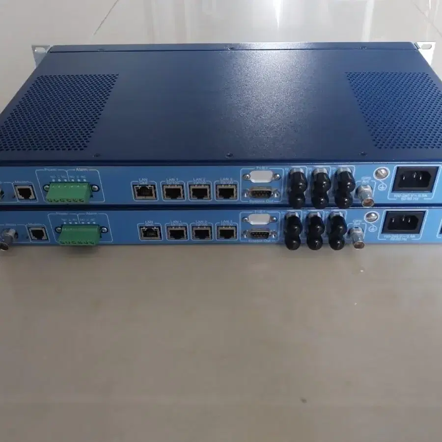 Symmetricom SyncServer 1520R-S350