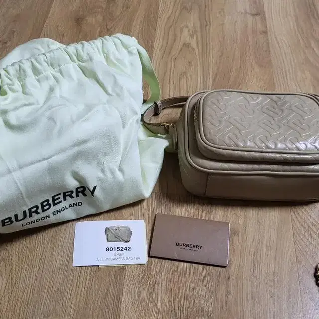 버버리 Burberry 8015242 베이지 레더 TB 모노그램