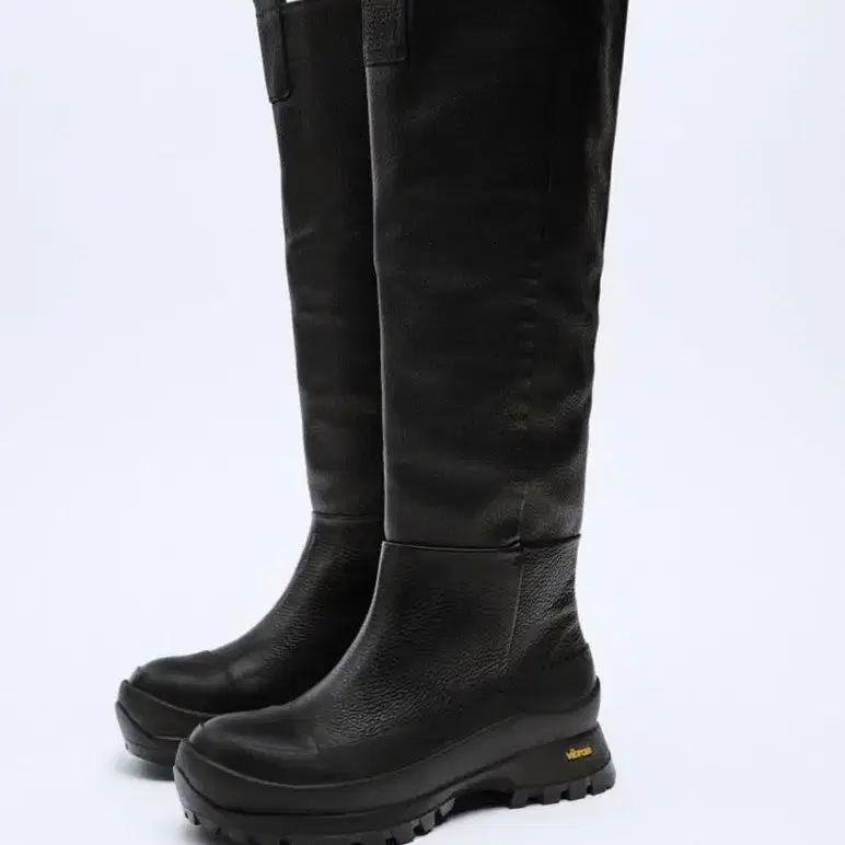 Zara vibram boots 235-240