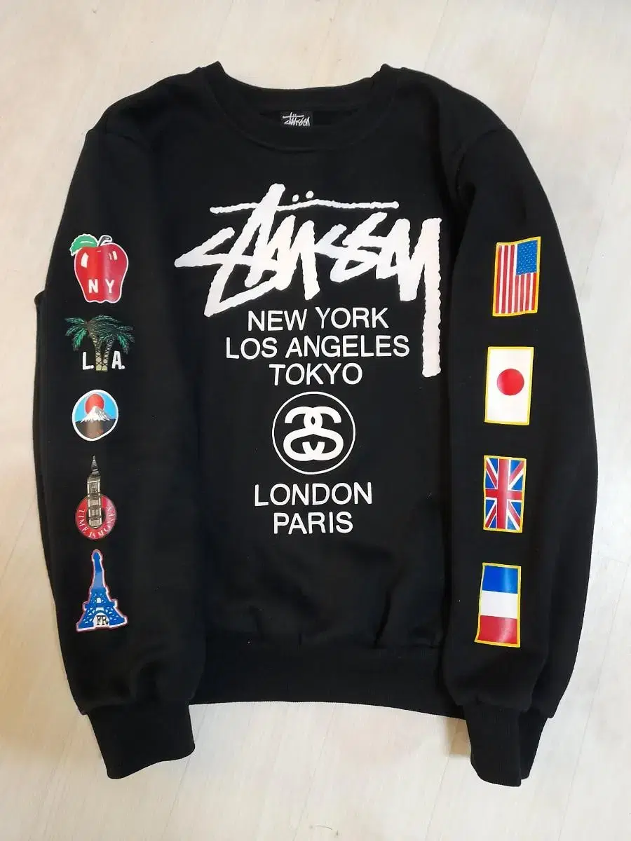 Stussy worldtour sells top to tops