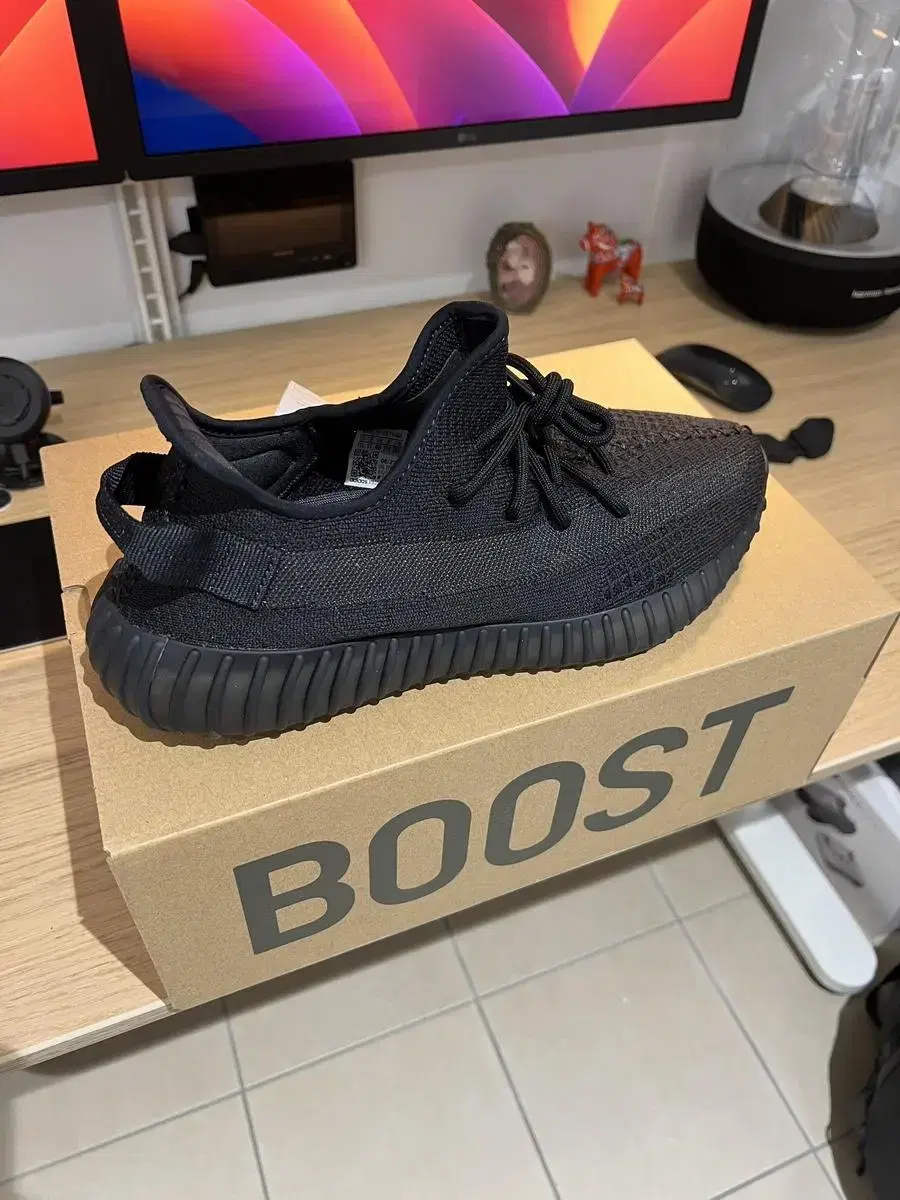 이지 350 v2 오닉스 / yeezy 350 v2 Onyx 295mm