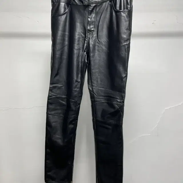 Twobutton biker leather pants