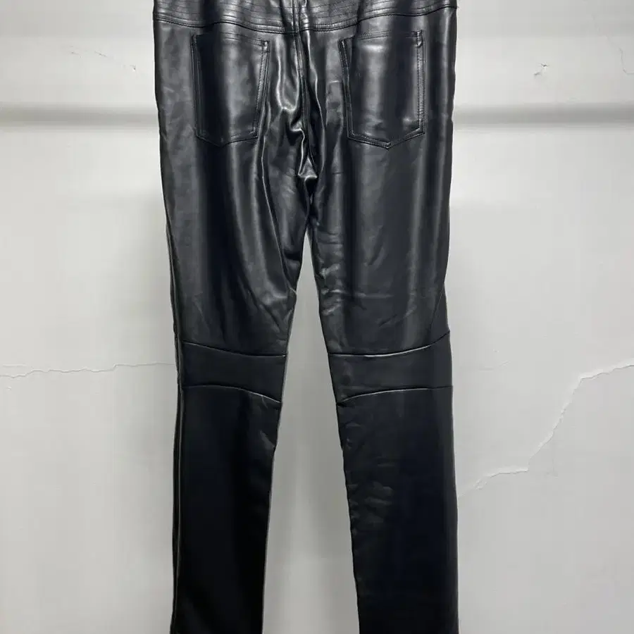 Twobutton biker leather pants