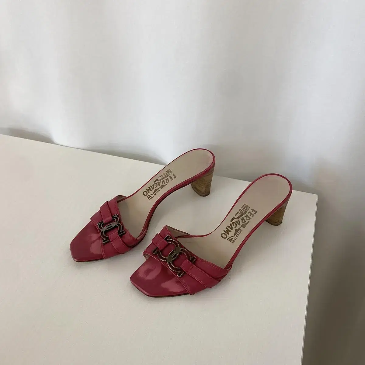 [235] Ferragamo Ganchiini Plaque Mule Slippers 6.5C