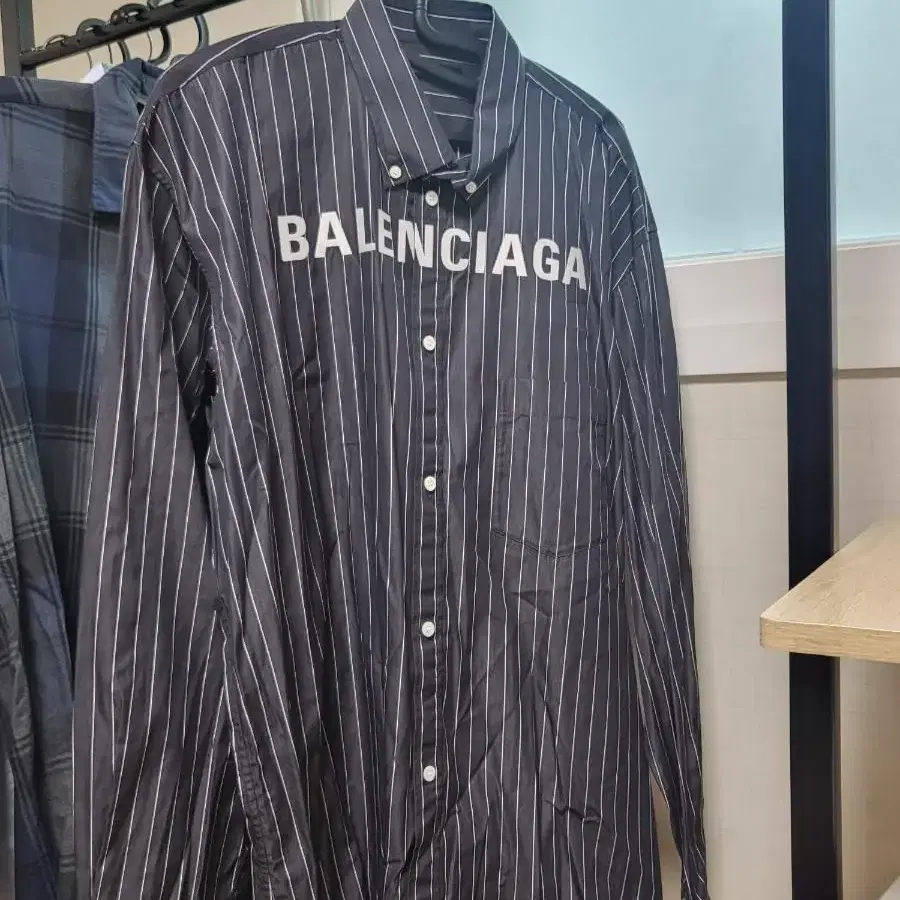 [새상품] 발렌시아가 로고셔츠 41 (105-107) balenciaga