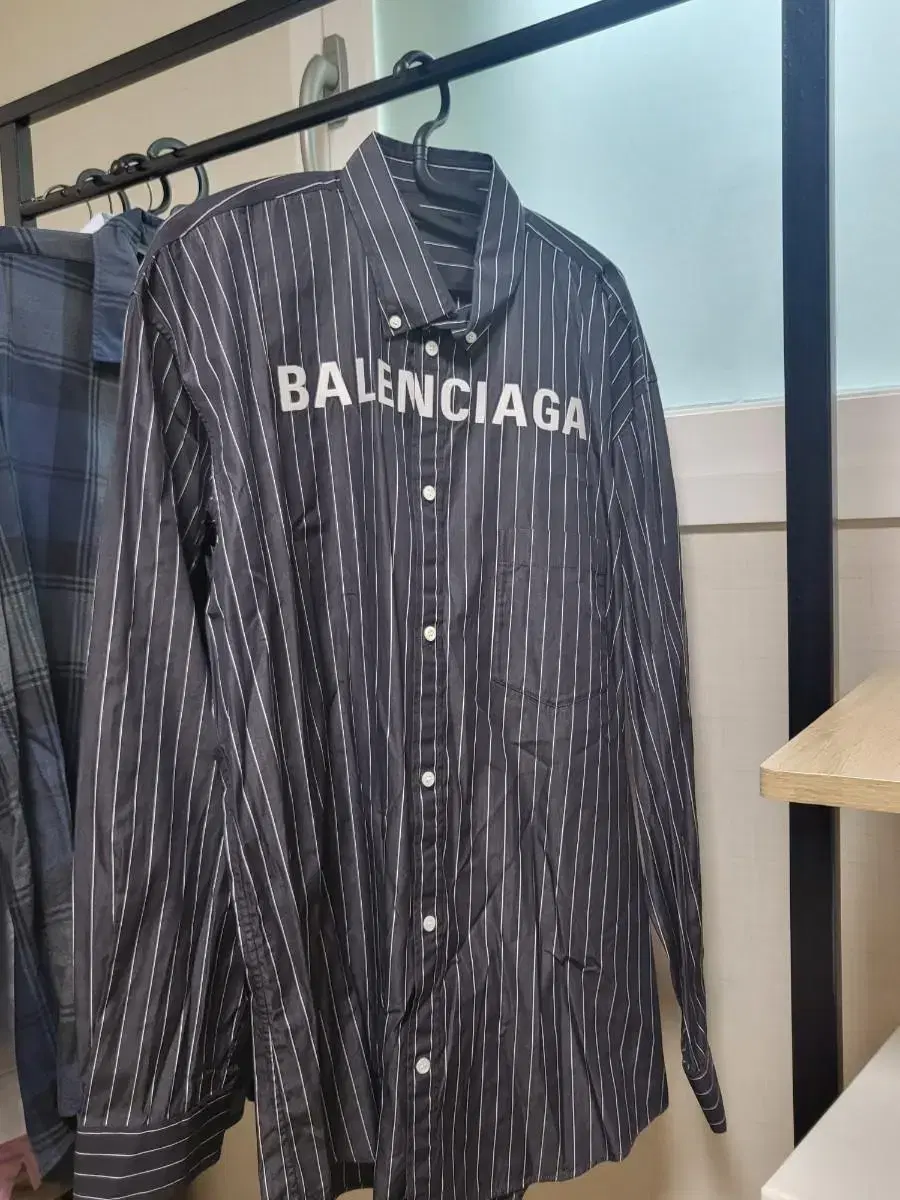 [새상품] 발렌시아가 로고셔츠 41 (105-107) balenciaga