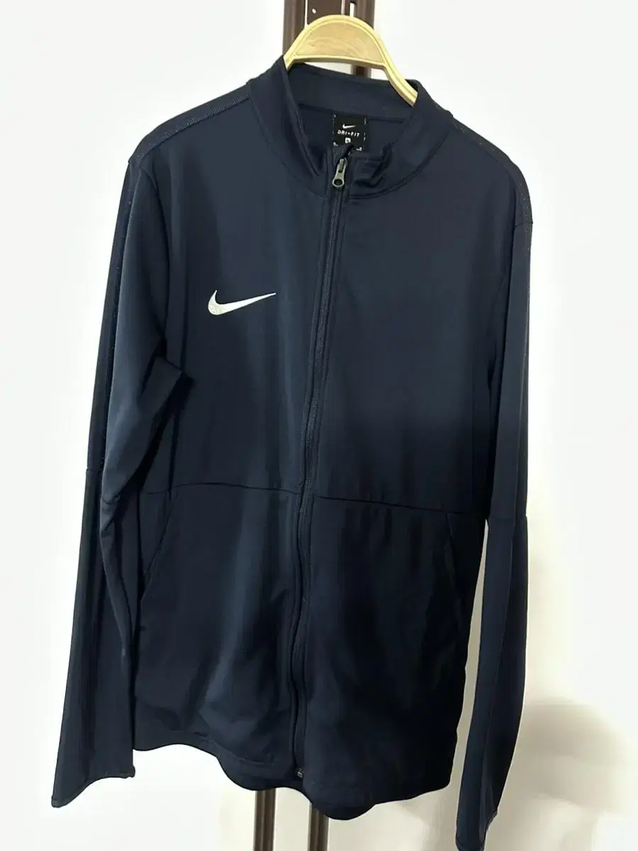 n1114) Nike DryFit Sports Training Top M 95