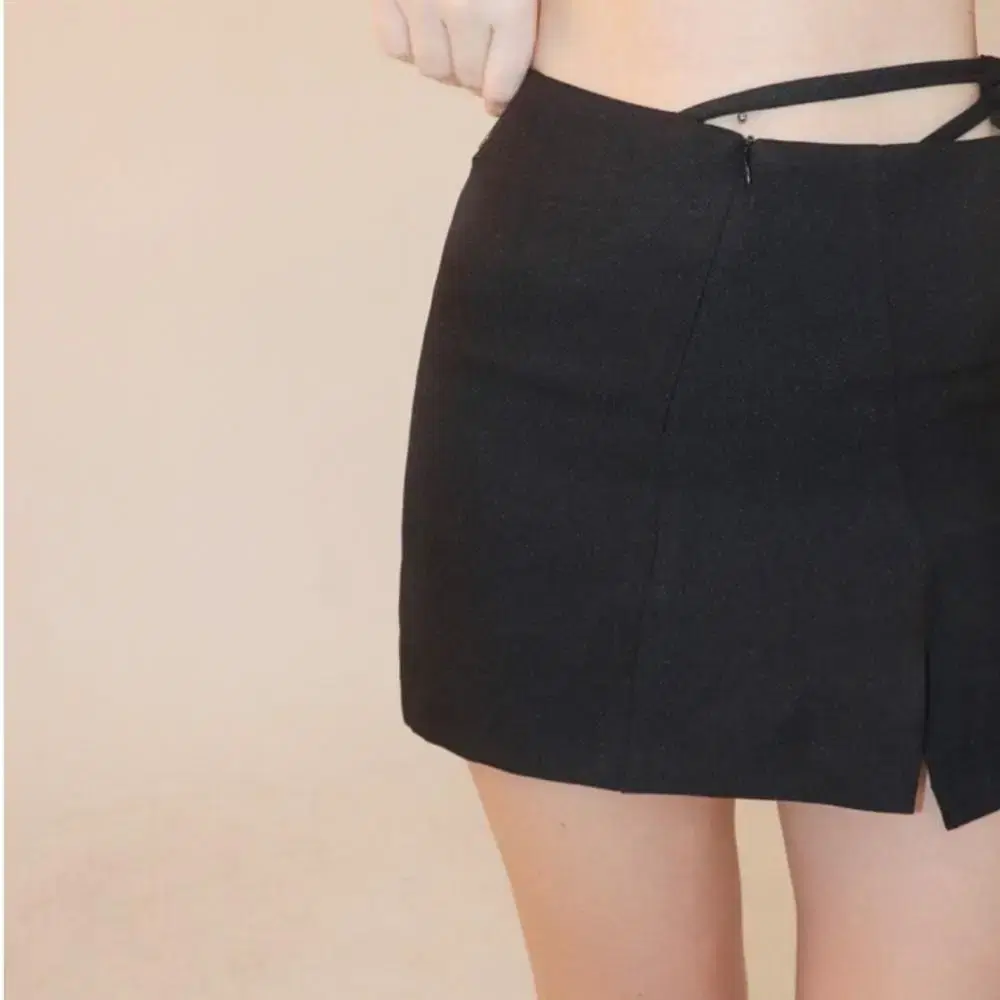 티유알이 TURE strap unbalance skirt