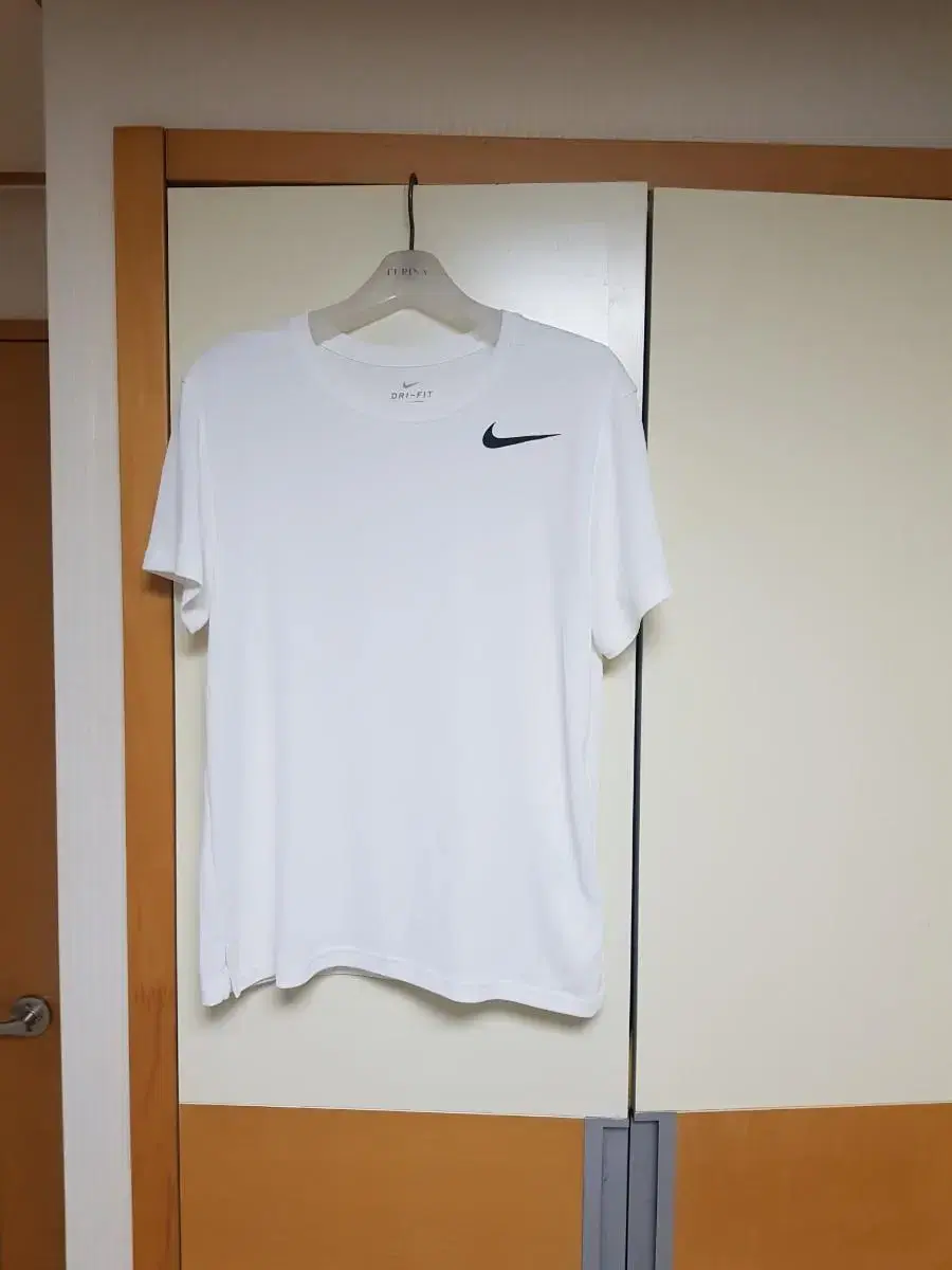 Nike DryFit Short Sleeve Tee New M