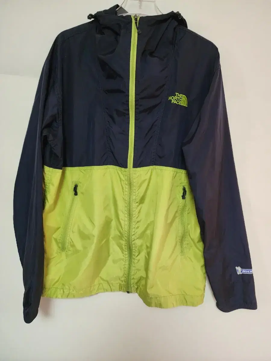 The North Face Lightweight Windbreaker S 90