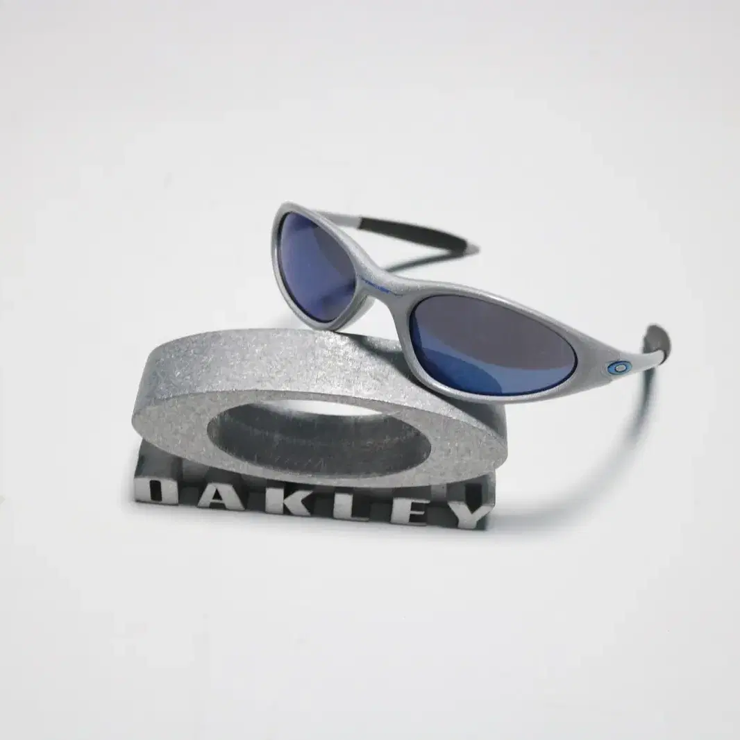 OAKLEY 오클리 장식품