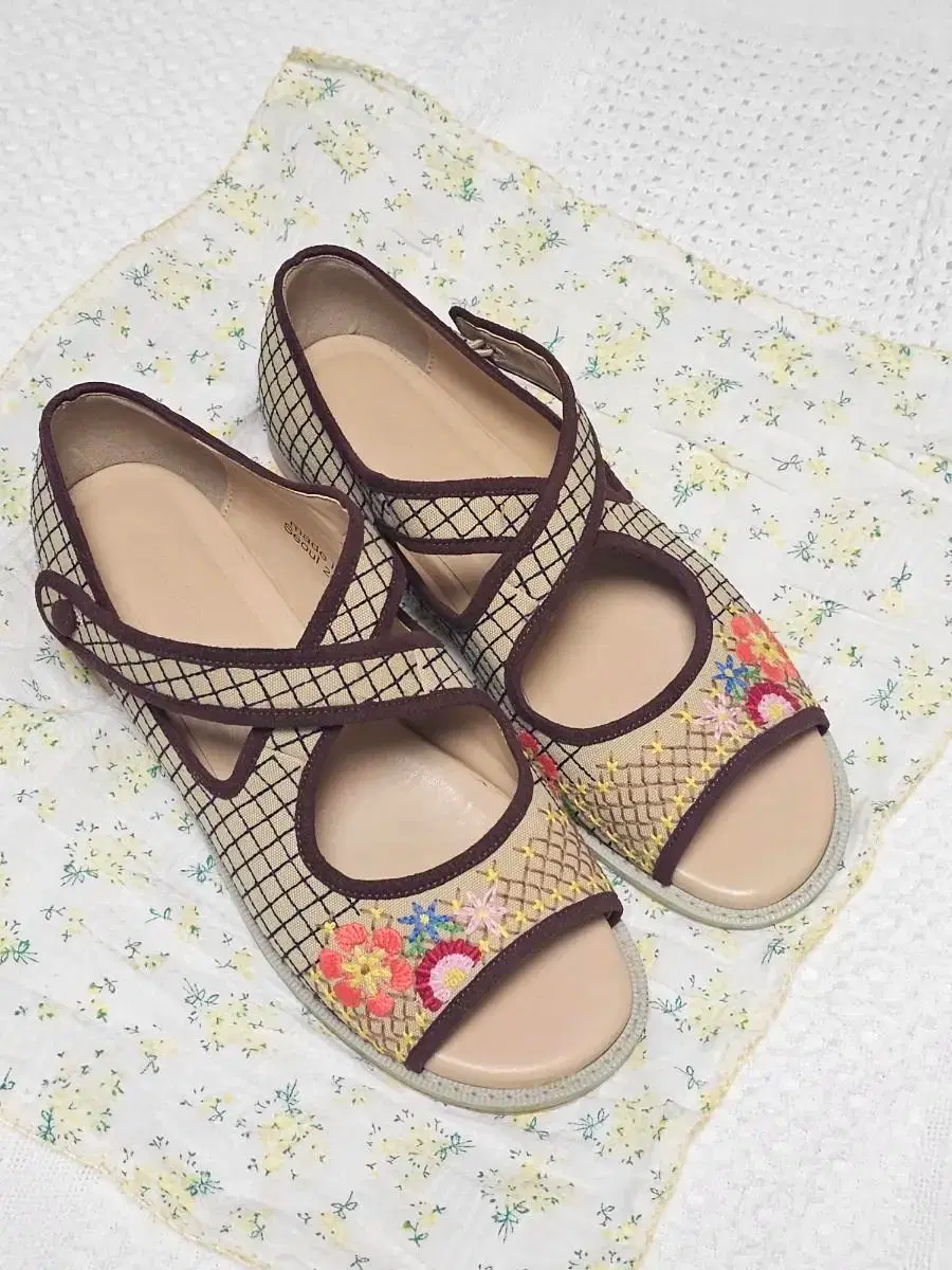 Tambere sandals, Vibram sole, complete repair