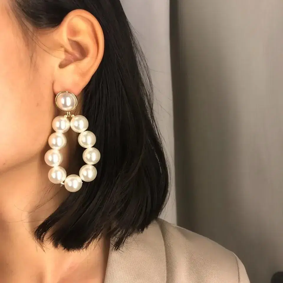 Bold pearl earrings