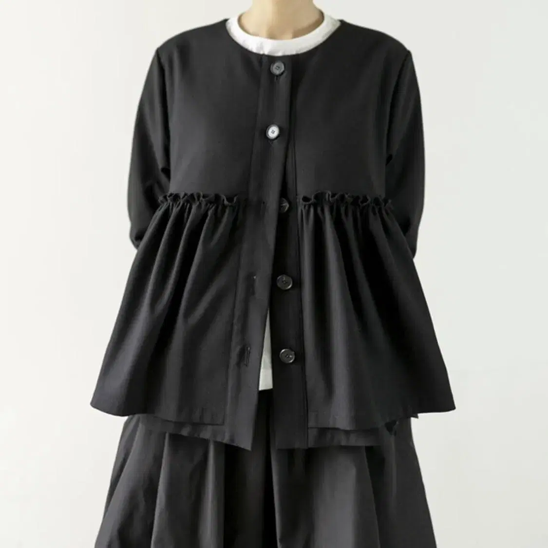 유노이아 button layer frill jacket