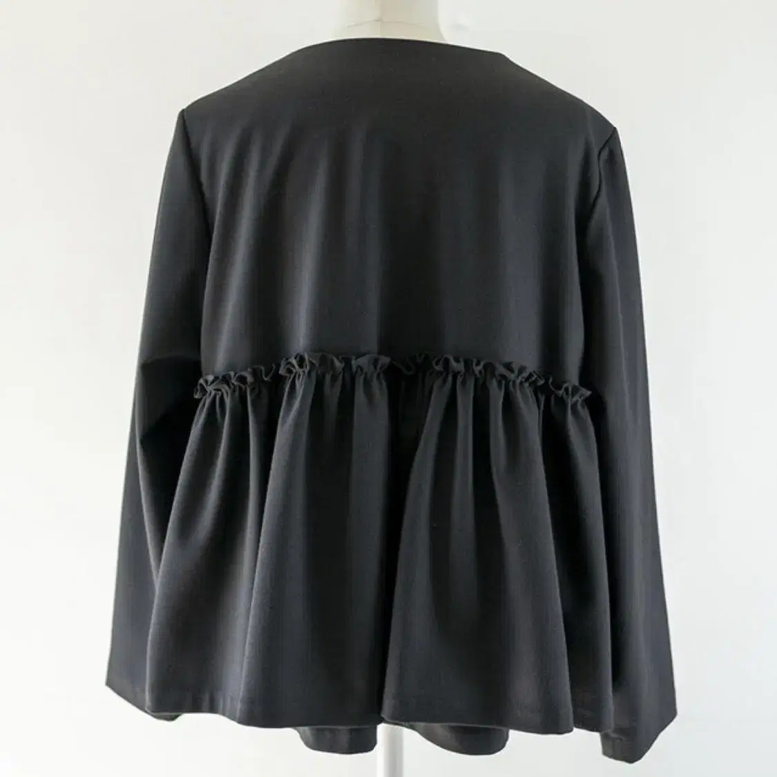 유노이아 button layer frill jacket