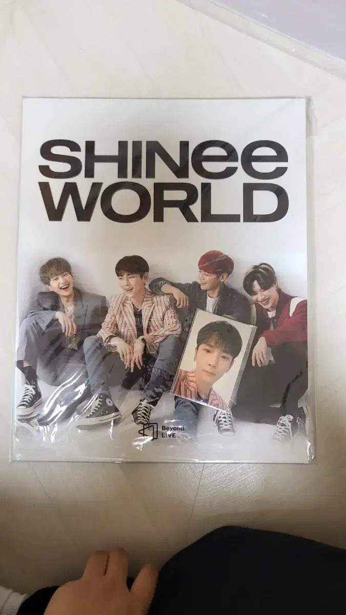 Shinee World Brewer for sale (photocard key)