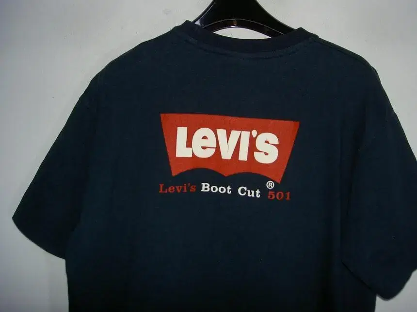 00s Levi's logo pocket t-shirt (100)