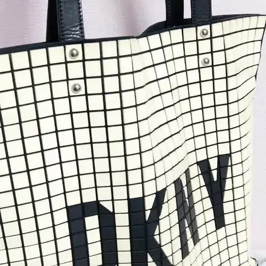 DKNY.  바오바오 가죽 쇼퍼백 숄더백