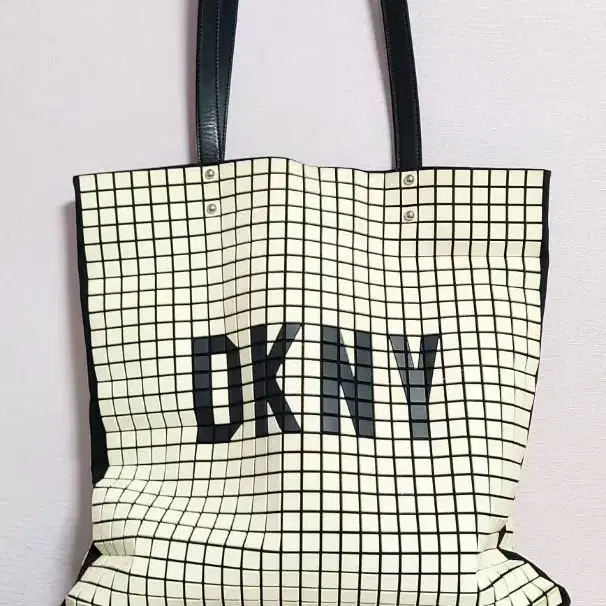 DKNY.  바오바오 가죽 쇼퍼백 숄더백