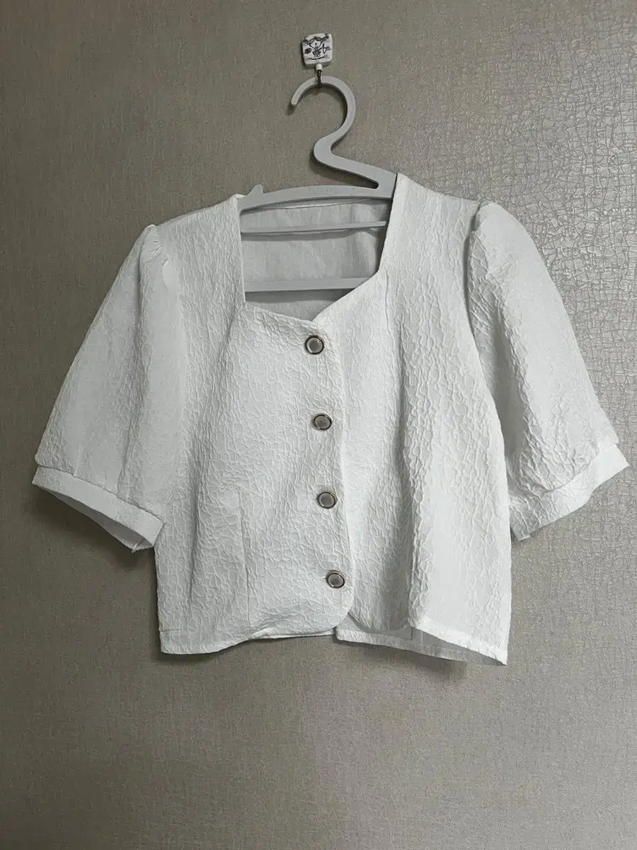 White puff cropped shirt