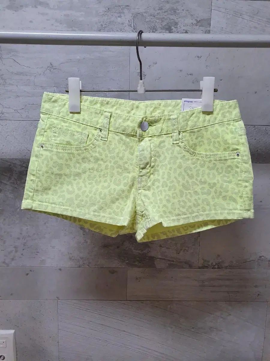 Yellow fluorescent short pants (new with tags)Size M vahn