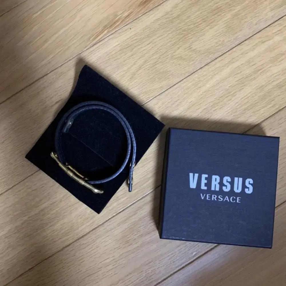 Versus 팔찌