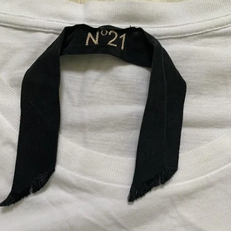 N21 반팔티