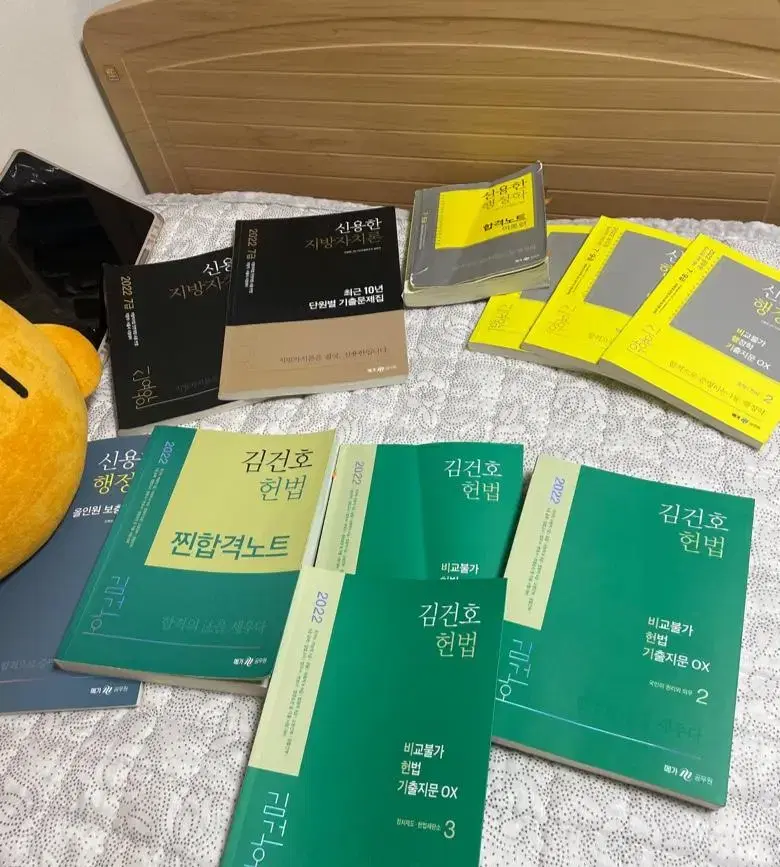 It's not even half the price of the original book, but 20,000 won for the combined price of the Ching-A-Pyeong notebook and the Beohunki.