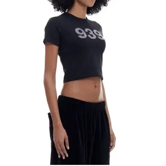 939 LOGO CROP TOP (BLACK)