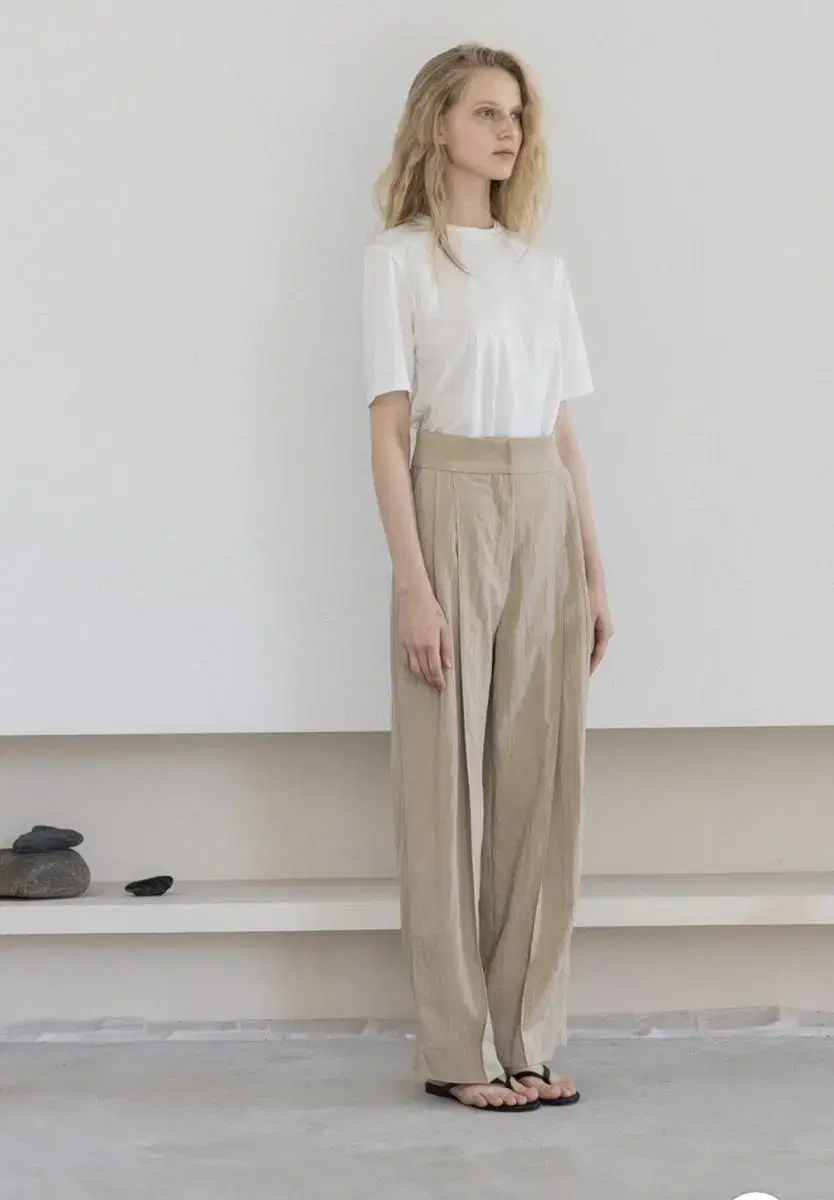 리파인드902 Two Tuck Detailed Wide Pants