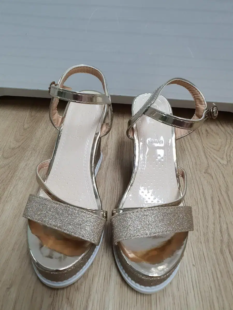 Gold Gaboishi Wedge Heel