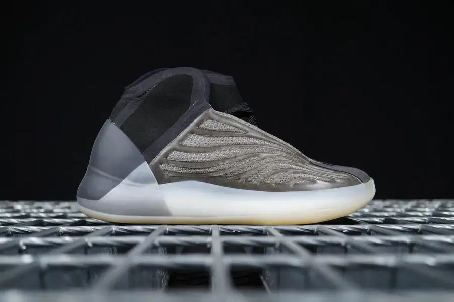 阿迪达斯 Yeezy Quantum Barium H68771