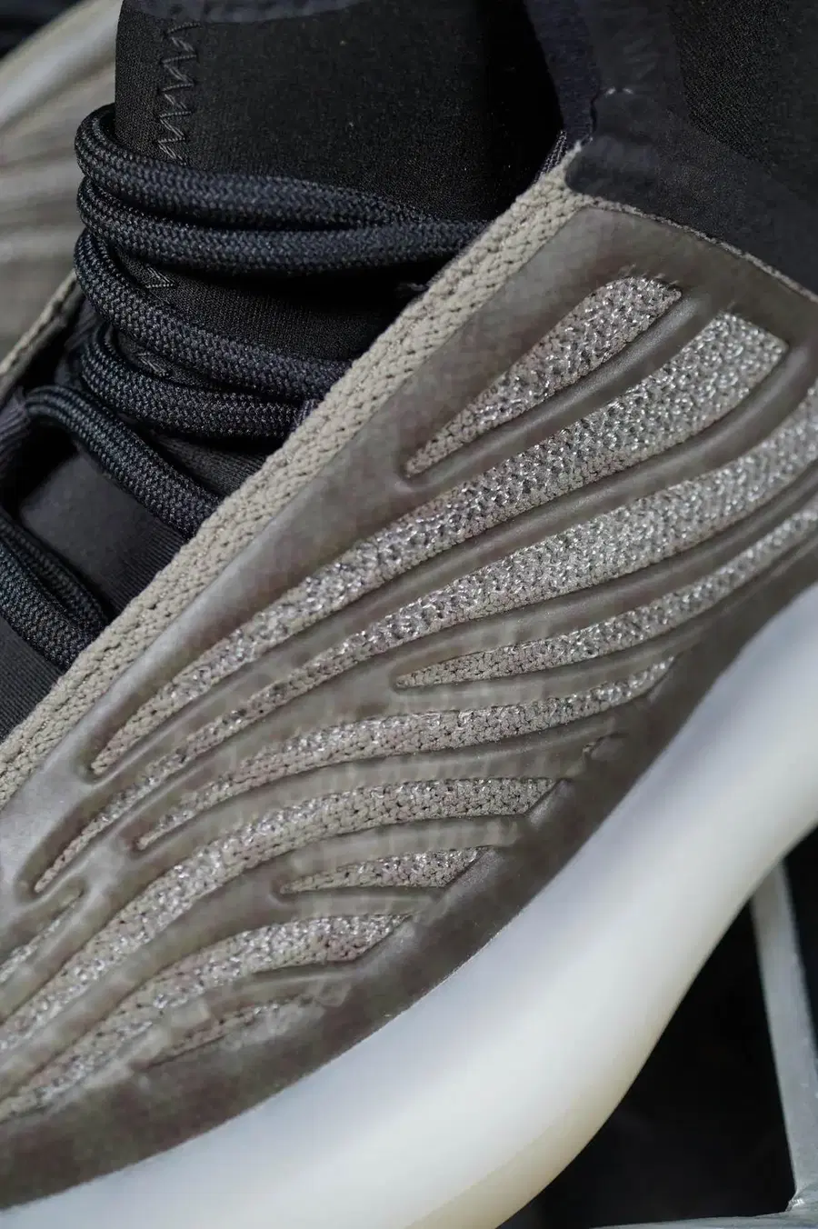 阿迪达斯 Yeezy Quantum Barium H68771