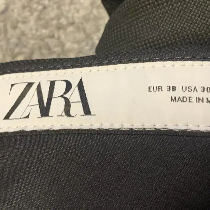 ZARA 남성용 블랙 바지 판매합니다