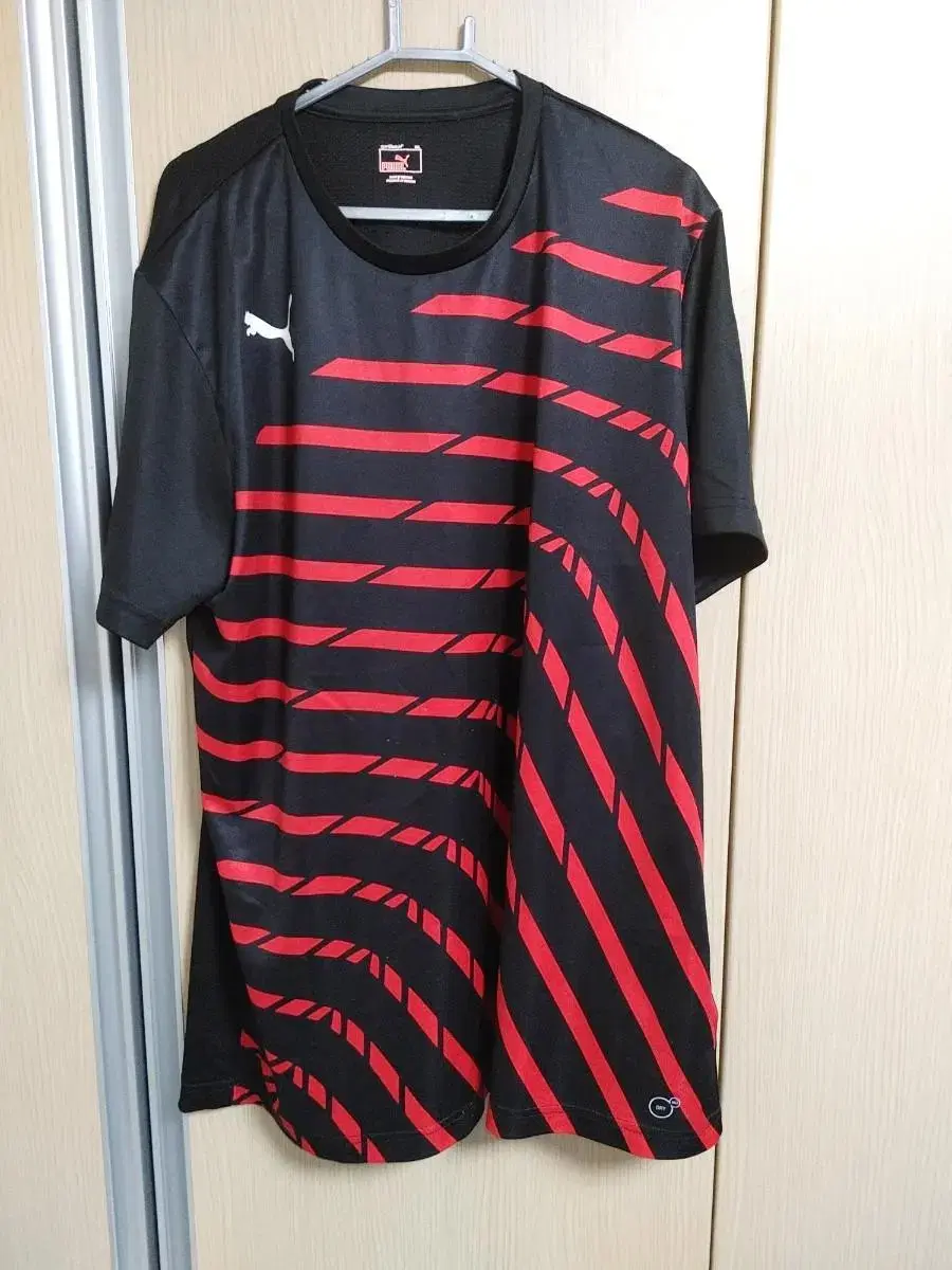 Puma Vahn Short Sleeve. Size 110. Almost new. 60,000 won.