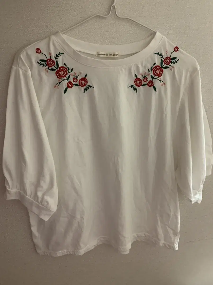 Vintage embroidered short sleeve t-shirt for sale