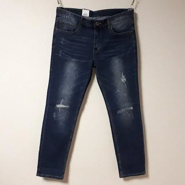 35/BLUE LINE Distressed Slim Fit Jeans/35-488