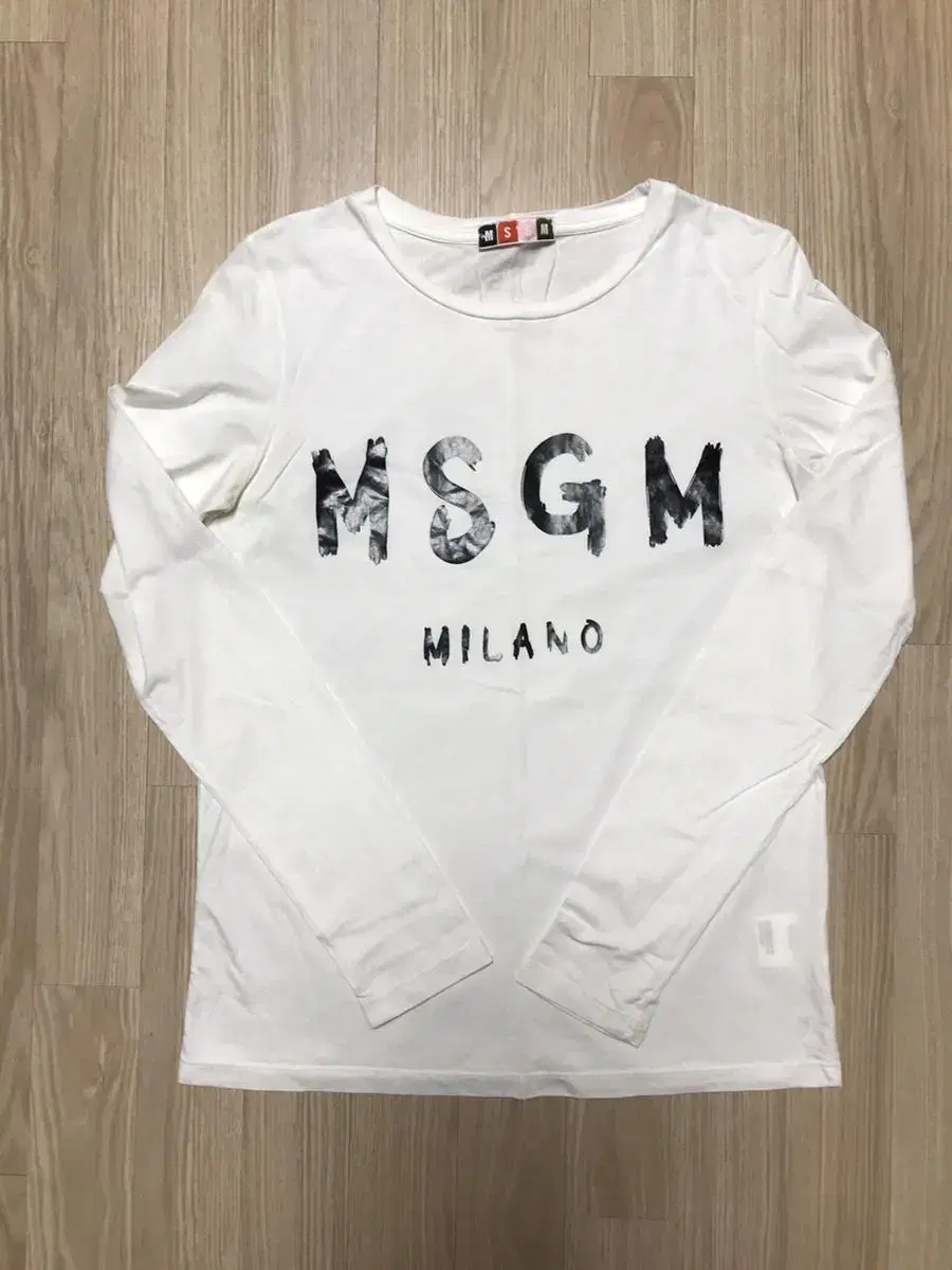 정품)MSGM 기본 로고 흰색 긴팔 티셔츠 S-M 90-95 55-66